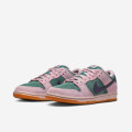 Nike SB Dunk Low Pro